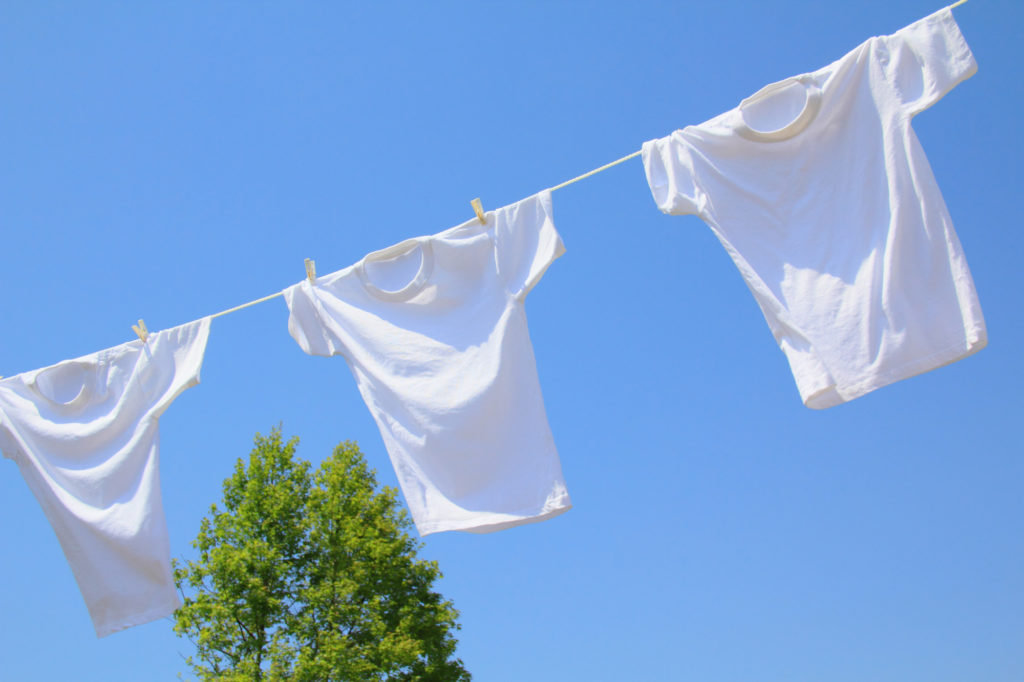 洗濯物についた水分を蒸発させれば、洗濯物は乾きます。